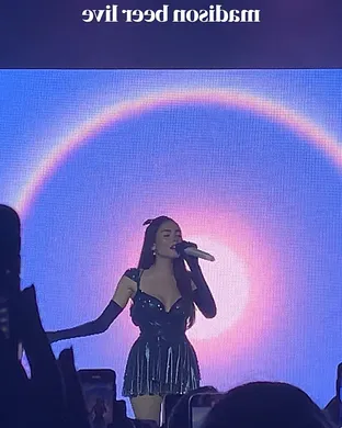 Madison Beer Paris